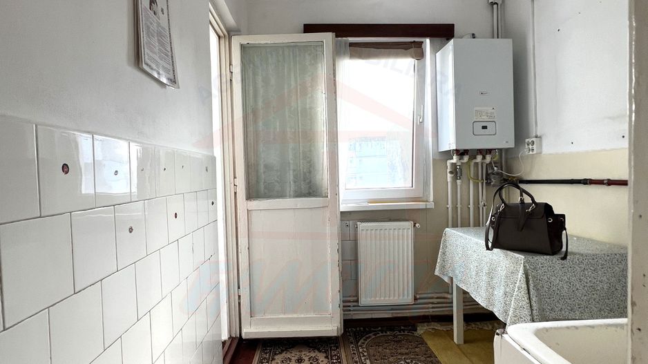 🏡 Apartament 2 camere, etaj 3, stradal – zonă excelentă Micro 40 - Poză 8