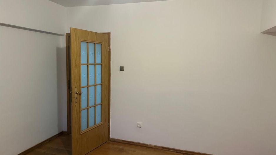 ageuropa.ro vinde apt. cu 4 cam. RENOVAT, 106mp, etaj 1 în zona SOARELUI. - Poză 4