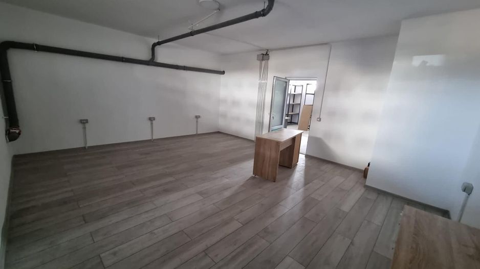 SPATIU - DEPOZIT / 358.1 MP, 2 GRUPURI SANITARE, RAMPA ACCES, LIBER - Poză 1