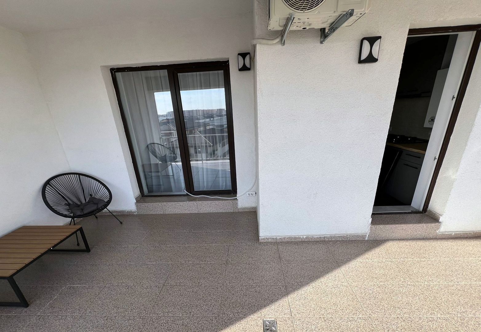 Apartament 2 camere cu terasă, parcare subterană, mobilat complet - Poză 3