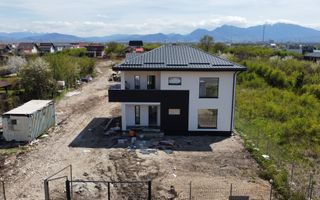 Casă exclusivistă de vânzare în Sânpetru - Poză 1