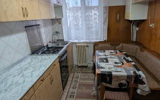 Apartament decomandat 3 camere-balcon-etaj 3-parcare-Central - Poză 2