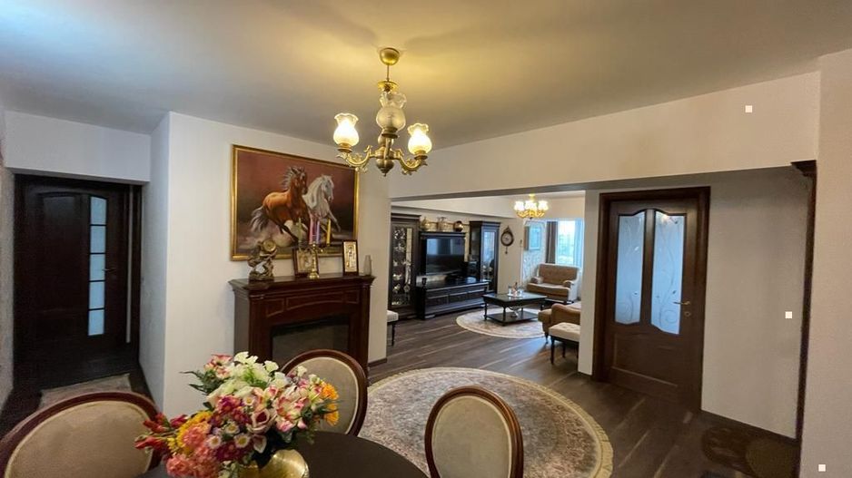 Proprietate specială cu 3 camere în Bucuresti - Poză 15