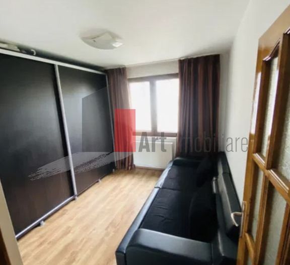 APARTAMENT DE 4 CAMERE  BARCA - Poză 2