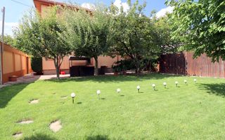 Vilă Individuală cu o curte generoasa zona Aparatorii Patriei - Poză 1