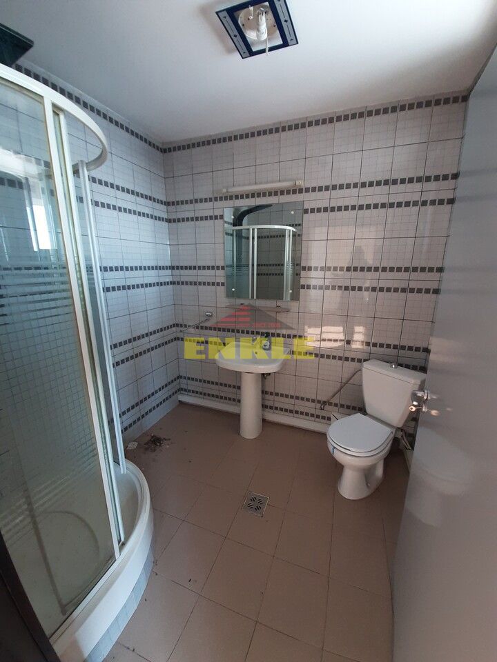 Hala 660 mp + vila 450 mp+ spatiu birouri 135 mp + teren 5000 mp, zona Hudum, pret negociabil - Poză 6
