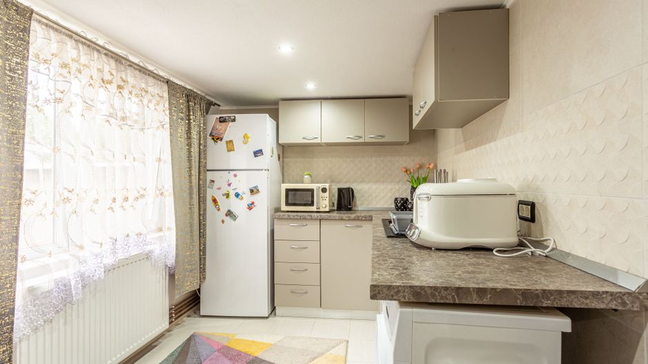 Casă individuală cu teren generos pe colț, în Gai - Poză 5