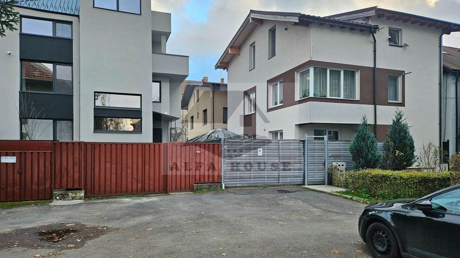 Oportunitate - Apartament cu trei camere in vila, zona Tractorul 70 mp - Poză 3