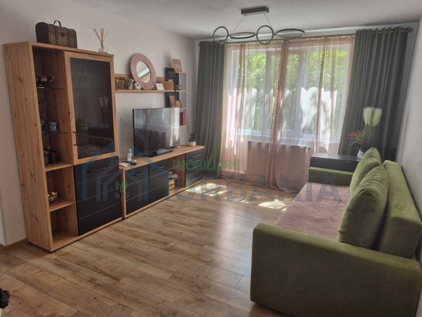 Închiriez apartament cu 3 camere, poziție centrală, aproape de complexul Palas. - Poză 1