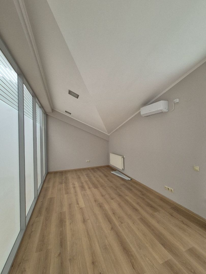 Spațiu comercial cu 6 camere de închiriat în Centru, Chișinău - Poză 10