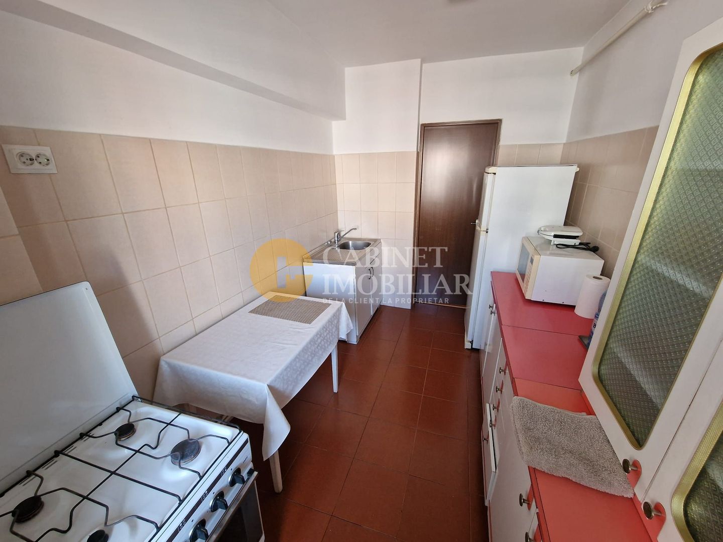 GARA - ARCU - 3 CAMERE DECOMANDAT - ETAJ INTERMEDIAR - BOXĂ + LOC DE PARCARE - Poză 7