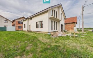 Casă impunătoare la gri în Curtici - Poză 26