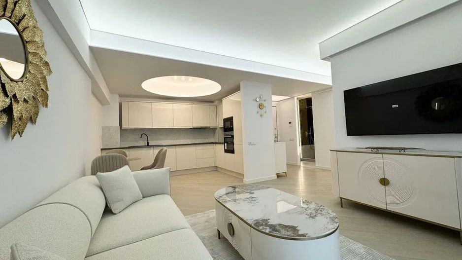 Apartament de 3 Camere în Cortina North I Mobilat Complet I Piscina - Poză 1