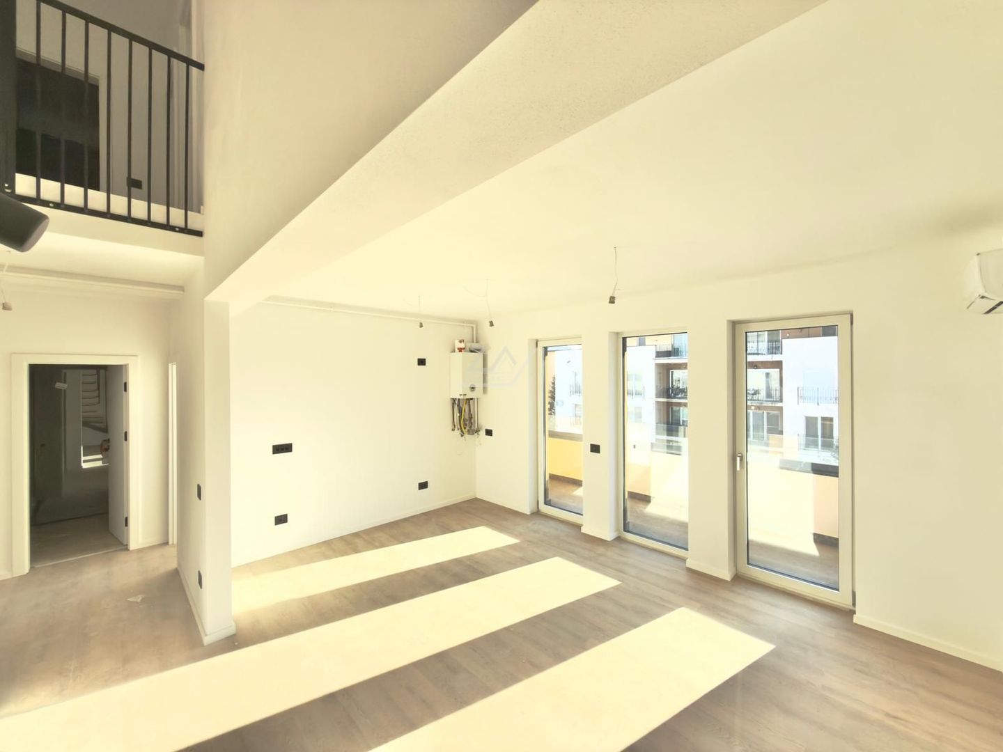 Ap pe 2 niveluri. Decomandat. 2 locuri de parcare. - Poză 2