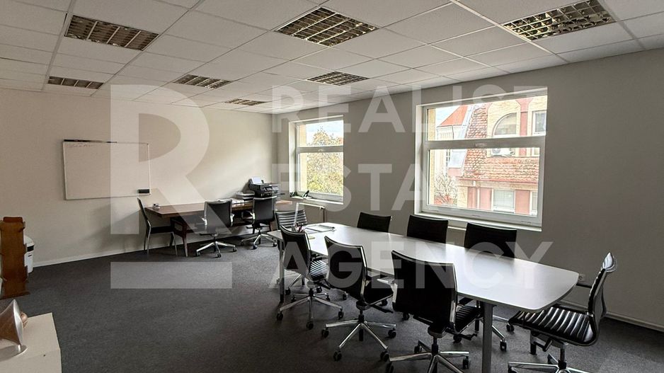 Închiriere clădire în centrul orașului Satu Mare, 632 mp - Poză 1