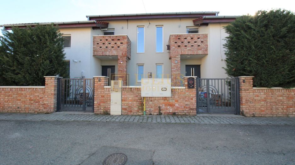 Ciarda Rosie,  4 dormitoare + 2 bai + 2 bucatarii, centrala proprie. - Poză 24