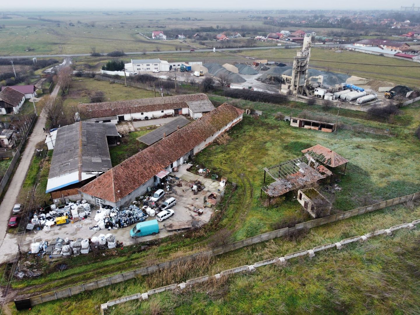 Casa cu teren de 14340 mp în Jebel/Pretabila pentru afacere - Poză 1