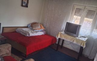 Casa de vânzare in Craciunel la strada principală - Poză 4