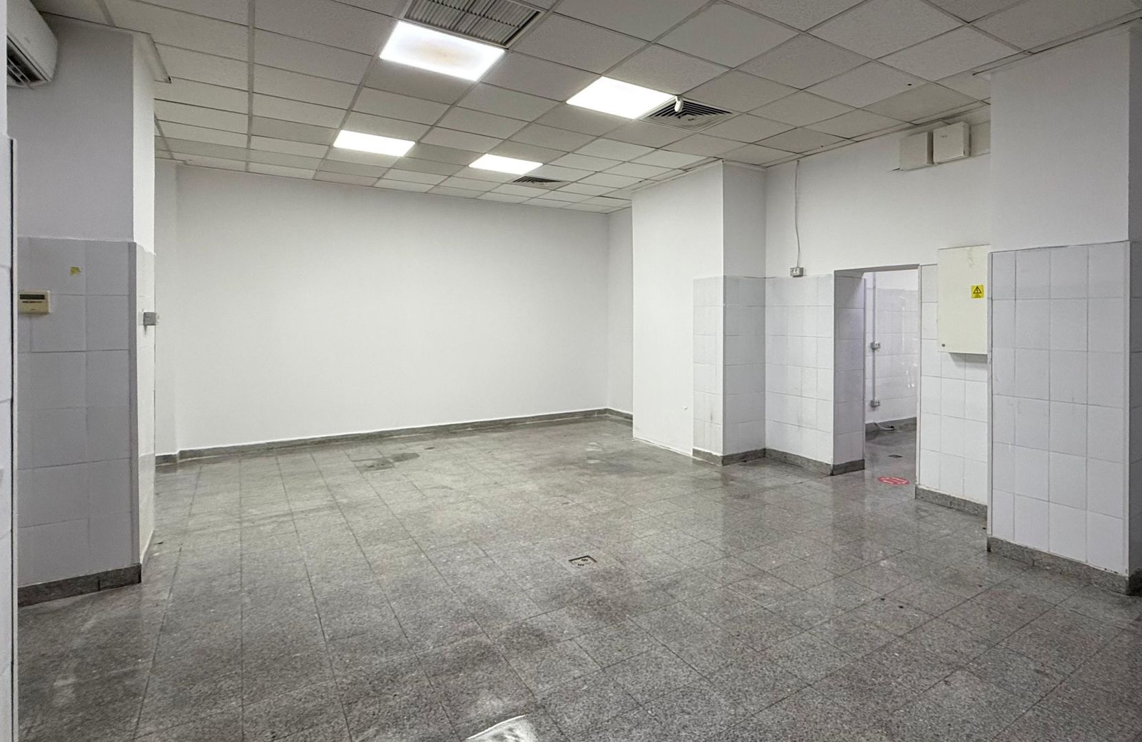 Spațiu comercial de închiriat 146 mp utili vitrină stradală zona Tineretului - Poză 5