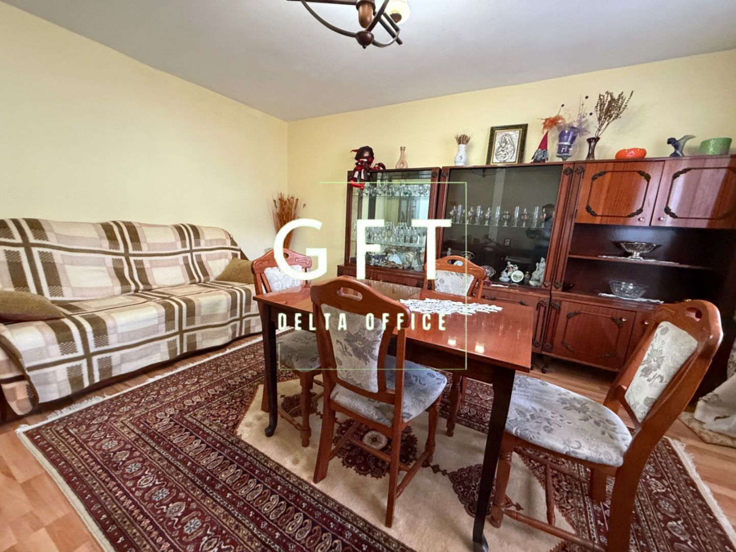 Apartament 4 camere, Et. 1 - Zona Sud , Str. Imparatul Traian - Poză 3
