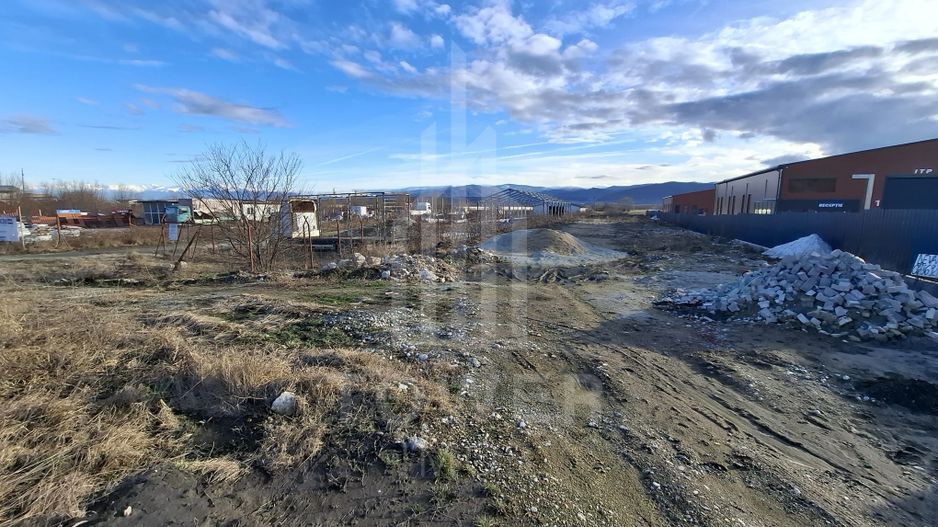 Teren intravilan la intrare in Cristian, pentru constructii industriale - Poză 8