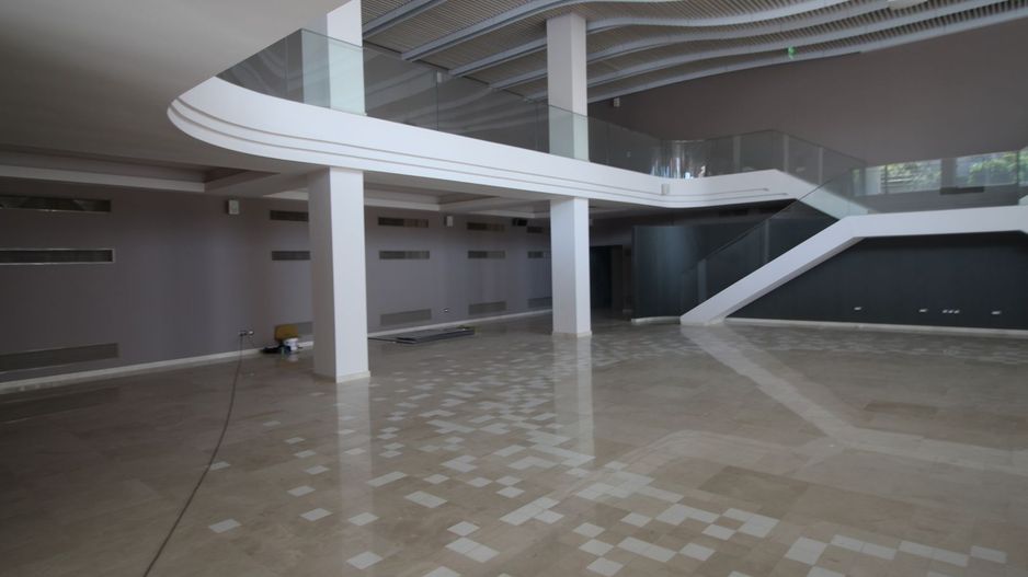 Spatiu comercial la artera pretabil showroom - Poză 1