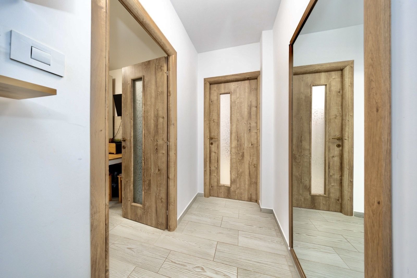 Apartament modern cu 2 camere, Noua, Etaj intermediar - Gata de locuit - Poză 6