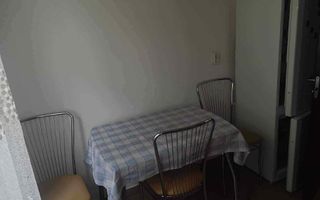 Apartament cu 2 camere, complet mobilat, într-o zonă liniștită. - Poză 2