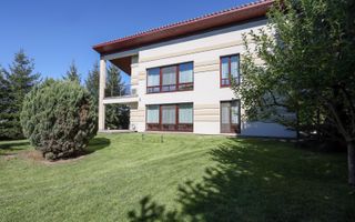 Casă deosebită de vânzare în Sânpetru | Teren 1400 mp - Poză 3