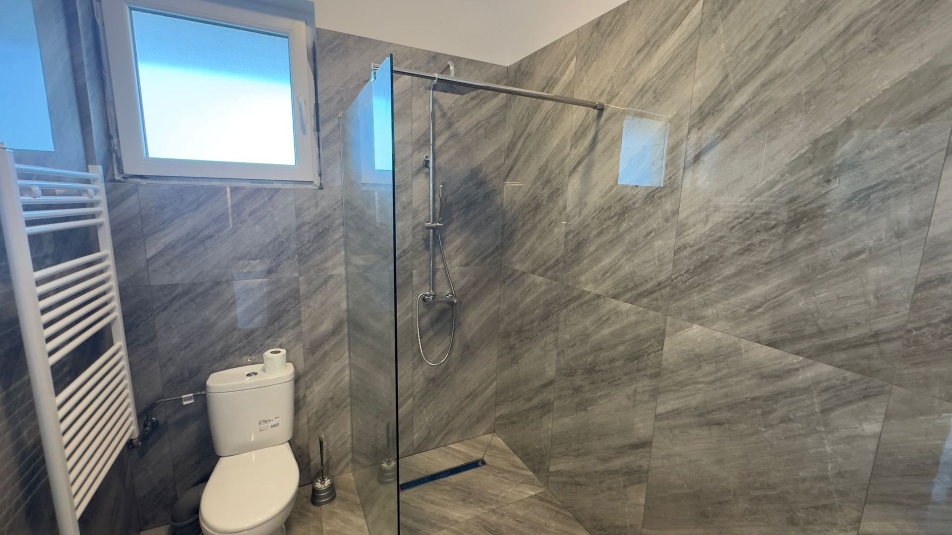 CASA INSIRUITA PIERSICULUI, 4 CAMERE, STATIE STB, BUCATARIE MOBILATA - Poză 9