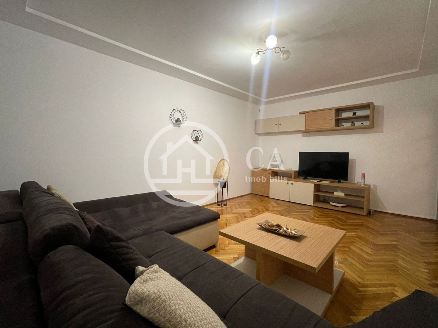 Apartament de închiriat cu 3 camere în Calea Aradului, Oradea - Poză 1