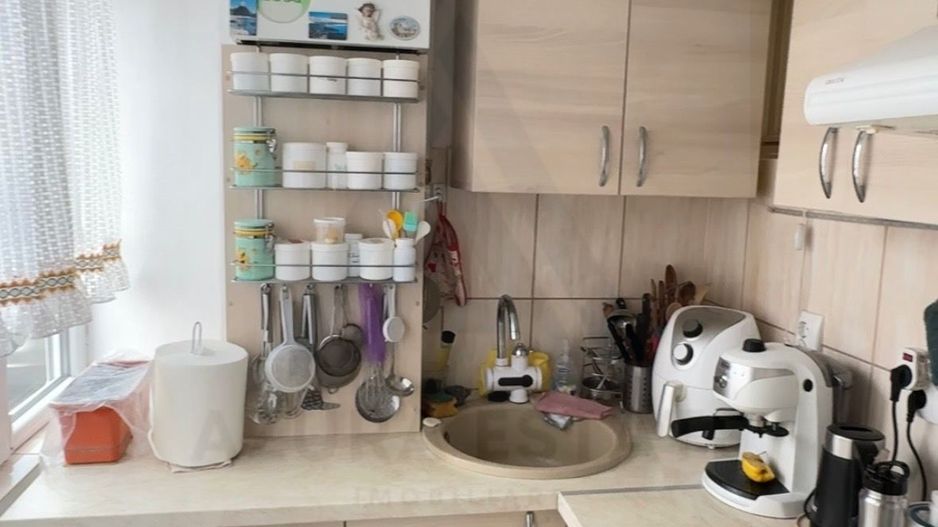 Apartament decomandat 70 mp utili 2 bai pivnita si curte 58 mp Central - Poză 13