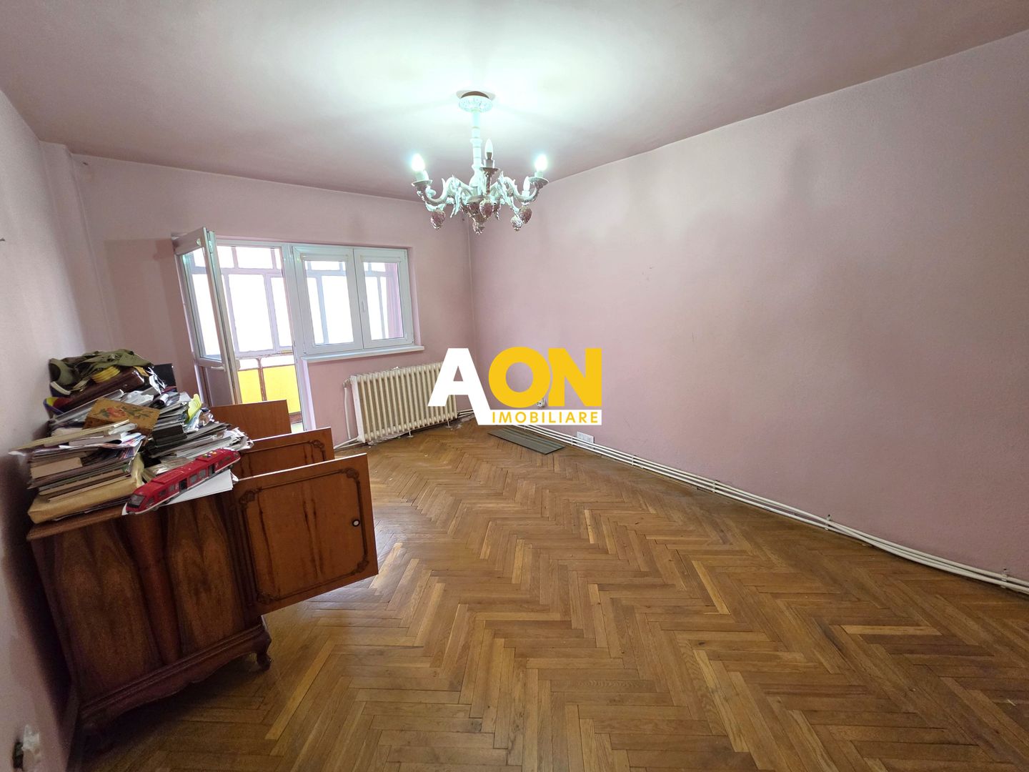 Apartament 4 camere, etaj 1, cu garaj si boxa, zona Scolii M. Eminescu - Poză 2