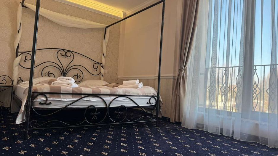 HOTEL DE VANZARE - Poză 2