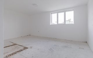 Hala industriala Codlea ,se poate impartii in doua - Poză 17