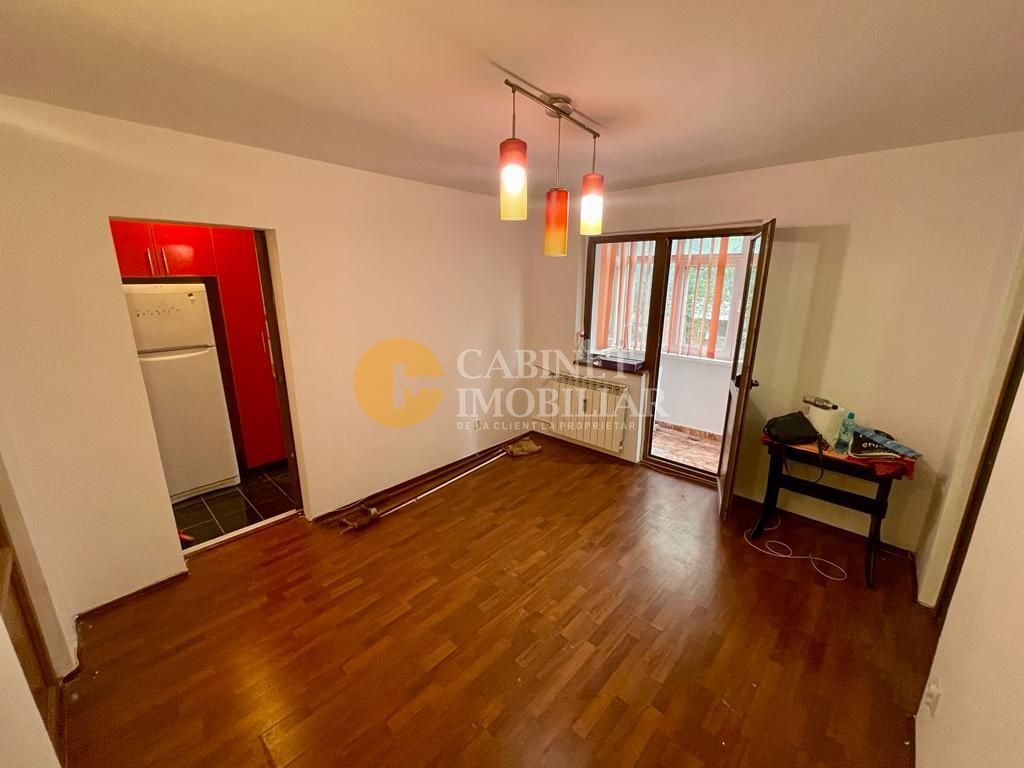 Apartament cu 3 camere - Etaj 1 - Bloc Fara Risc - Podu Ros - Poză 1