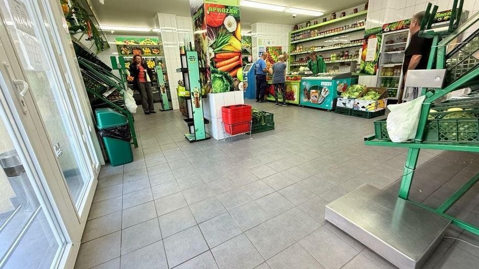 Spaţiu comercial de închiriat â€“ Central Otopeni, acces direct din DN1 - Poză 4