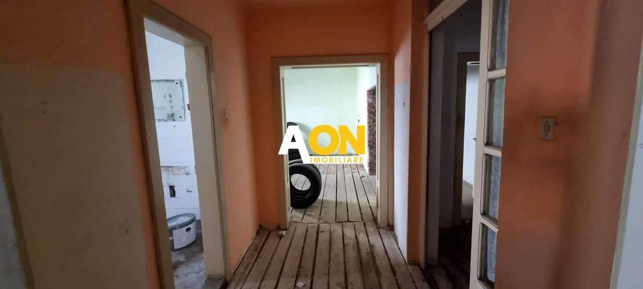 Casa demolabila in zona Cetatii Alba Carolina, cu 947 mp teren - Poză 9