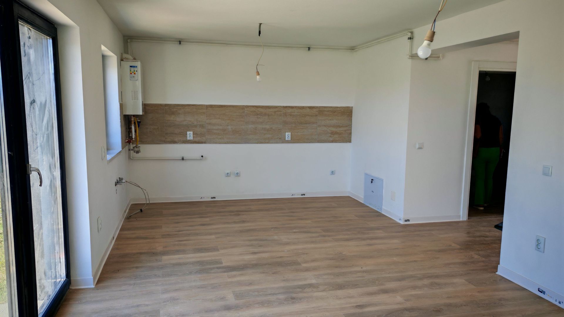 Casa individuala constructie NOUA Codlea,PARTER ,3 camere,curte 400 mp - Poză 5