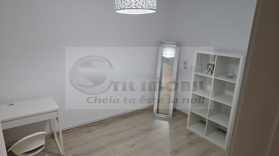 Apartament semidecomandat cu 3 camere si balcon - Podu Ros - 500€ - Poză 5