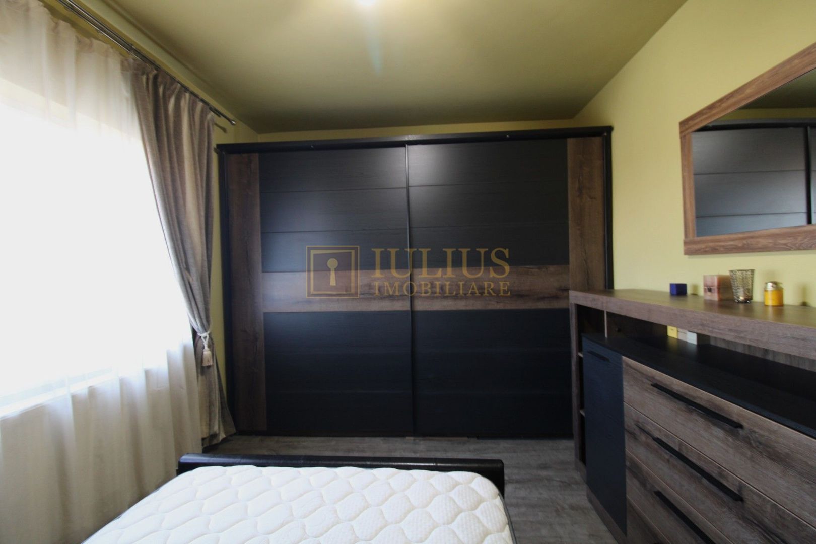 Apartament spatios, 3 camere, semidecomandat, Calea Buziasului - Poză 3