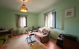 Casa traditional bucovineana la poalele muntilor Bucovinei - Poză 1