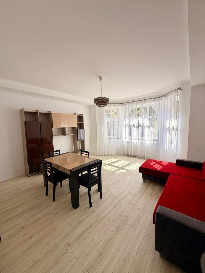 Apartament CENTRAL, living open space, dormitor, zona 7 strazi - Poză 2