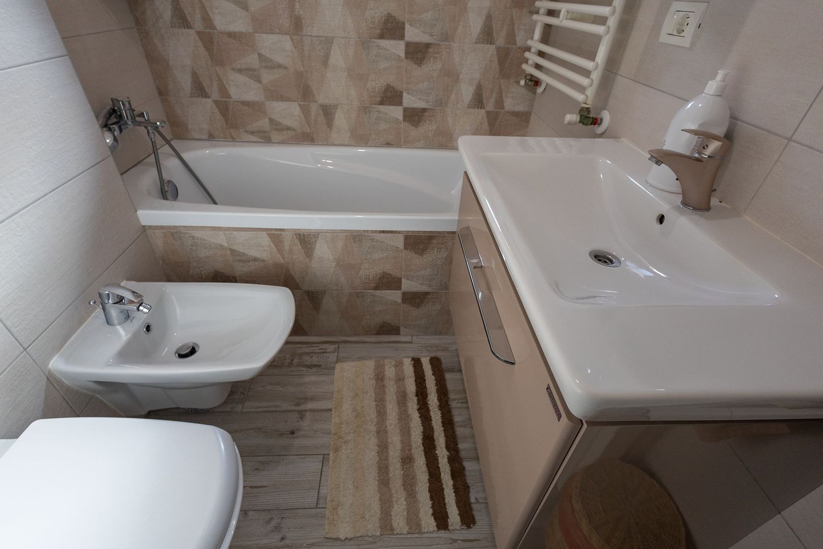 De Vanzare | Vila Lux | Teren 1000 mp | 226mp utili | 3 Bai | Garaj - Poză 18