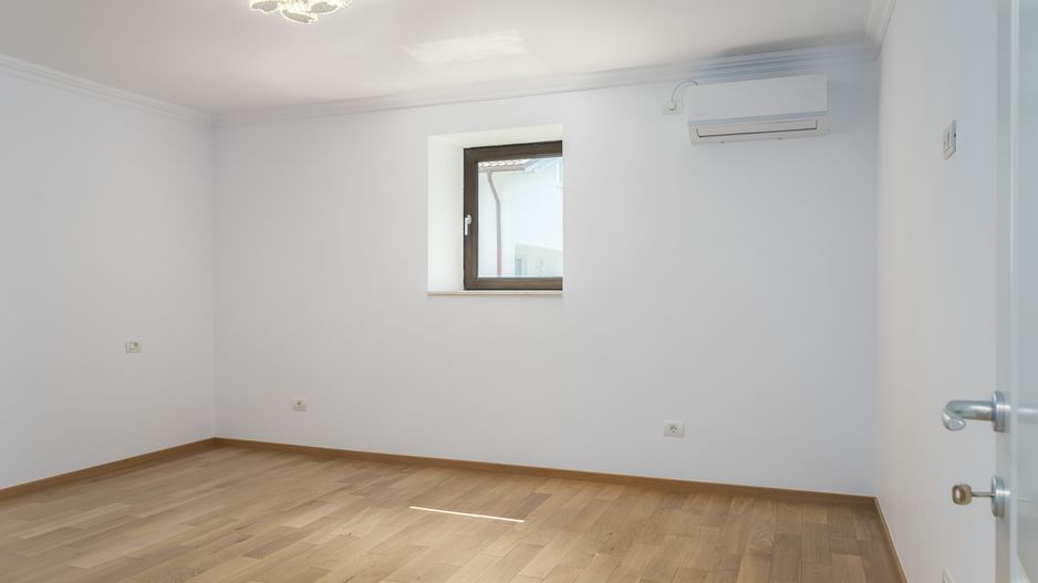 Vilă de inchiriat renovata recent, 1000 mp teren,  terasa de vara - Poză 7
