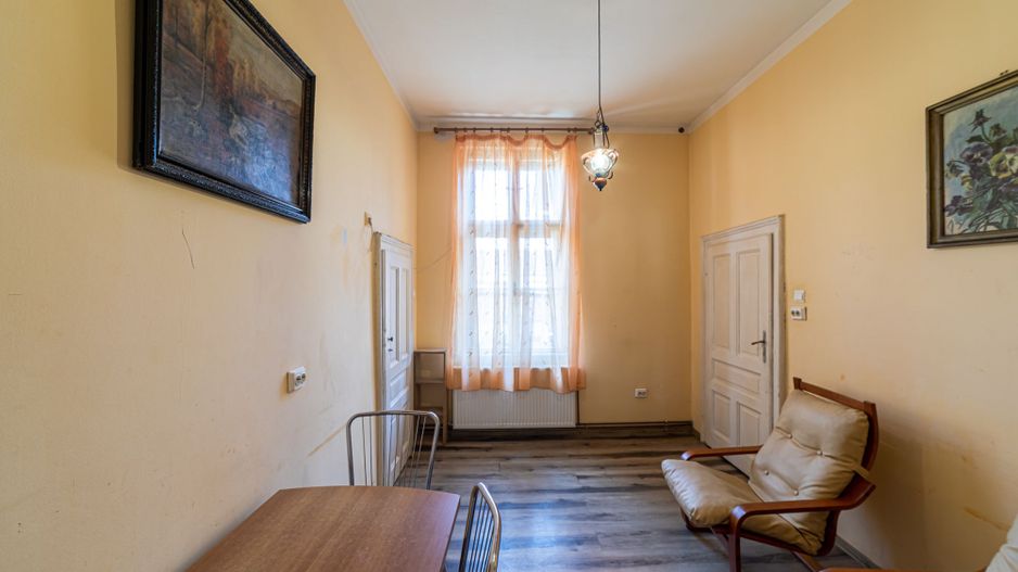 Apartament la casă cu 3 camere zona Pârneava - Poză 9