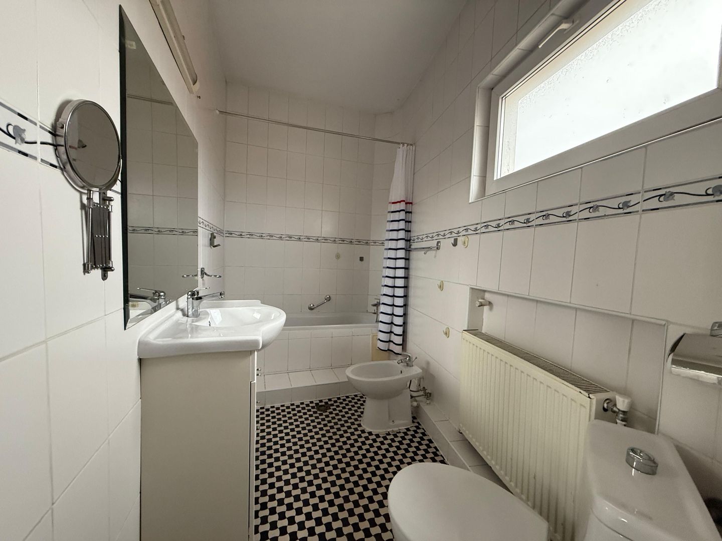 DE ÎNCHIRIAT APARTAMENT 3 CAMERE | VILĂ INTERBELICĂ | CENTRALĂ PROPRIE - Poză 9