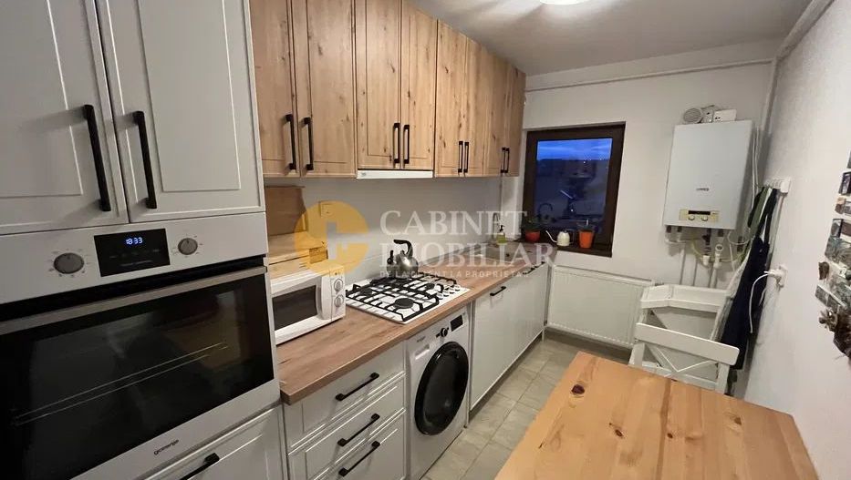 Cug Etaj 3 cu Pod Apartament cu 2 Camere Decomandat 60 mp - Poză 2