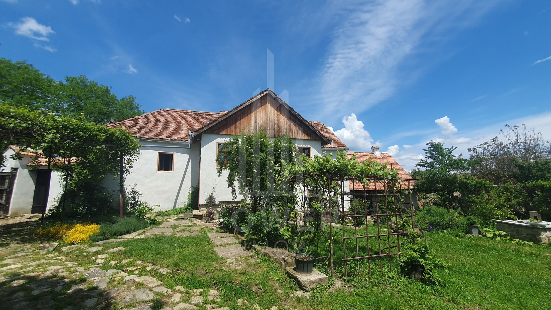 Casa Saseasca de vanzare  in  Somartin  / Comision O % - Poză 1