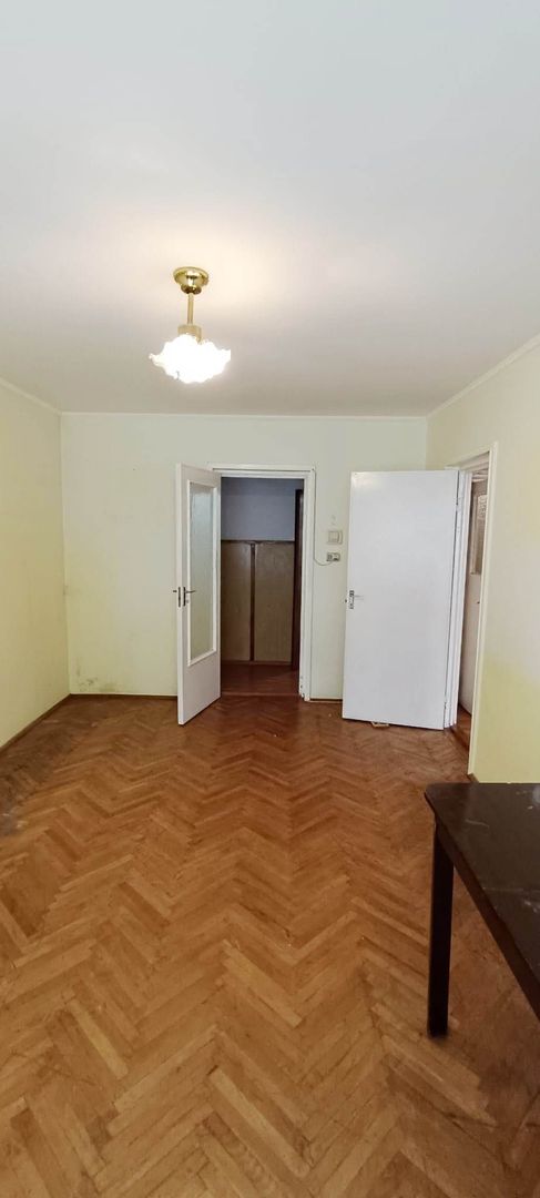 Apartament circular in cartierul astra - Poză 2